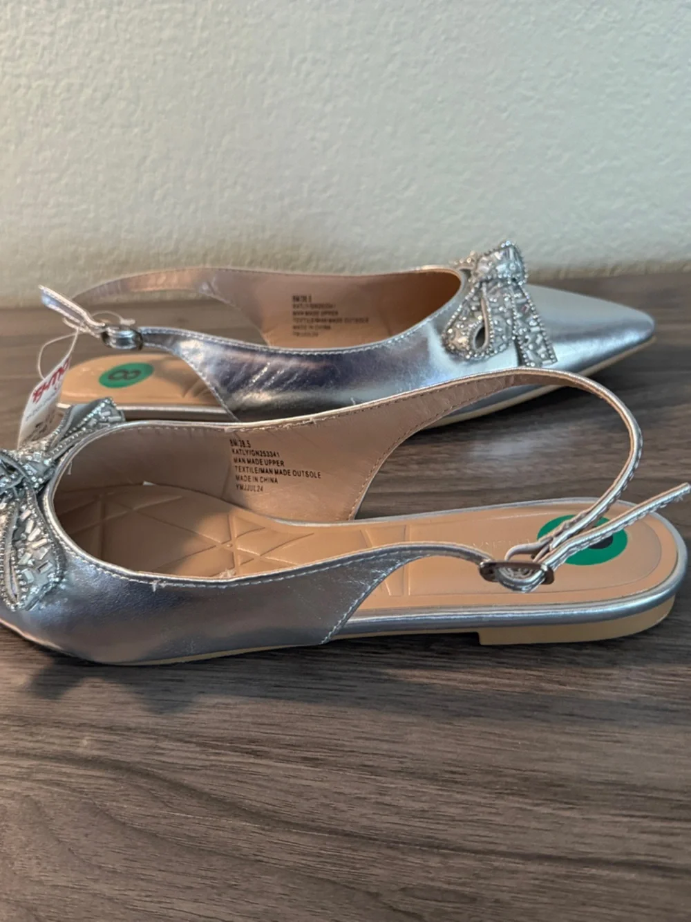 NWT BCBGWomen's Silver Pointed Slingback Flats with Crystal Bow, size 8M